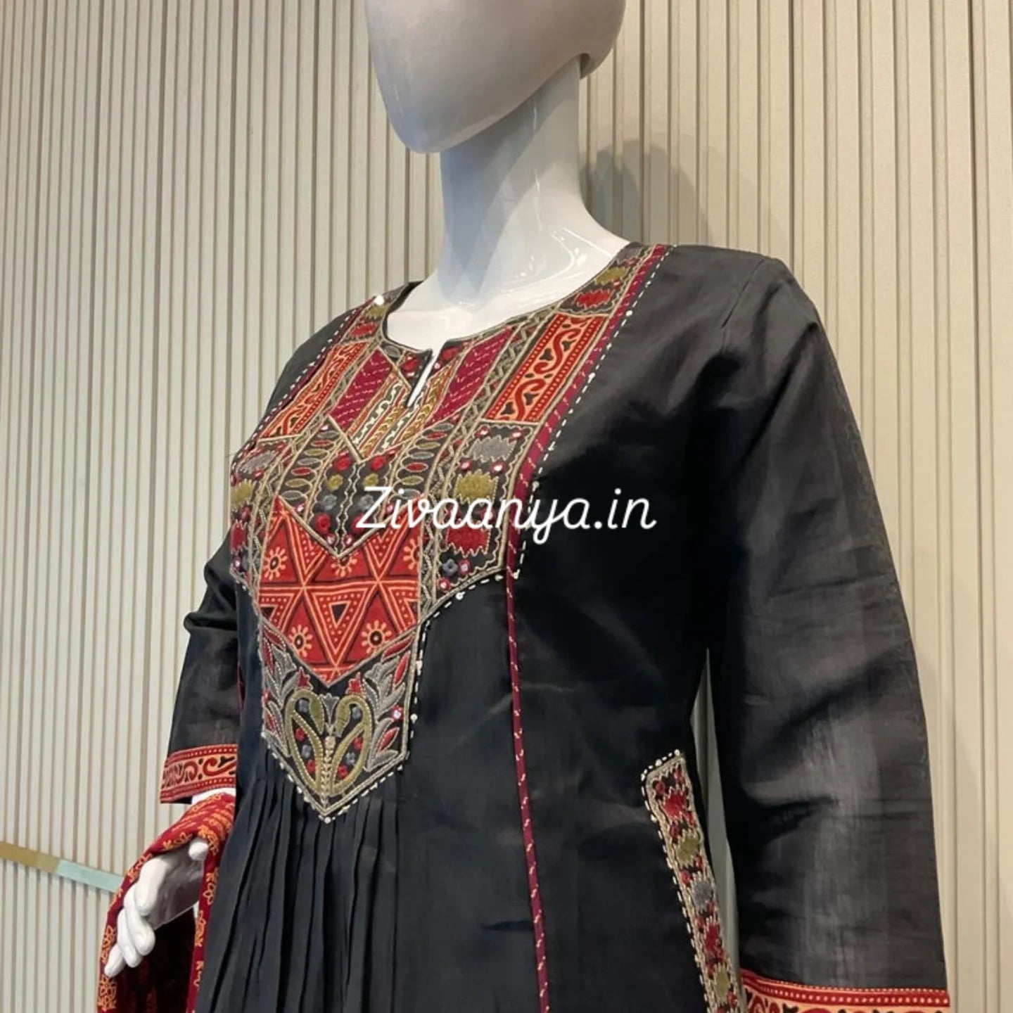 Mull Chanderi 3 Piece Suit